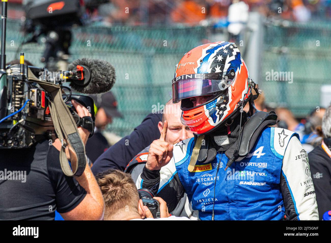 Stavelot, Belgien. 28. August 2022. Jack Doohan von Virtuosi Racing feiert am Sonntag, den 28. August 2022, den Gewinn des Grand Prix von Belgien F2 in Spa-Francorchamps. BELGA FOTO JONAS ROOSENS Kredit: Belga Nachrichtenagentur/Alamy Live News Stockfoto