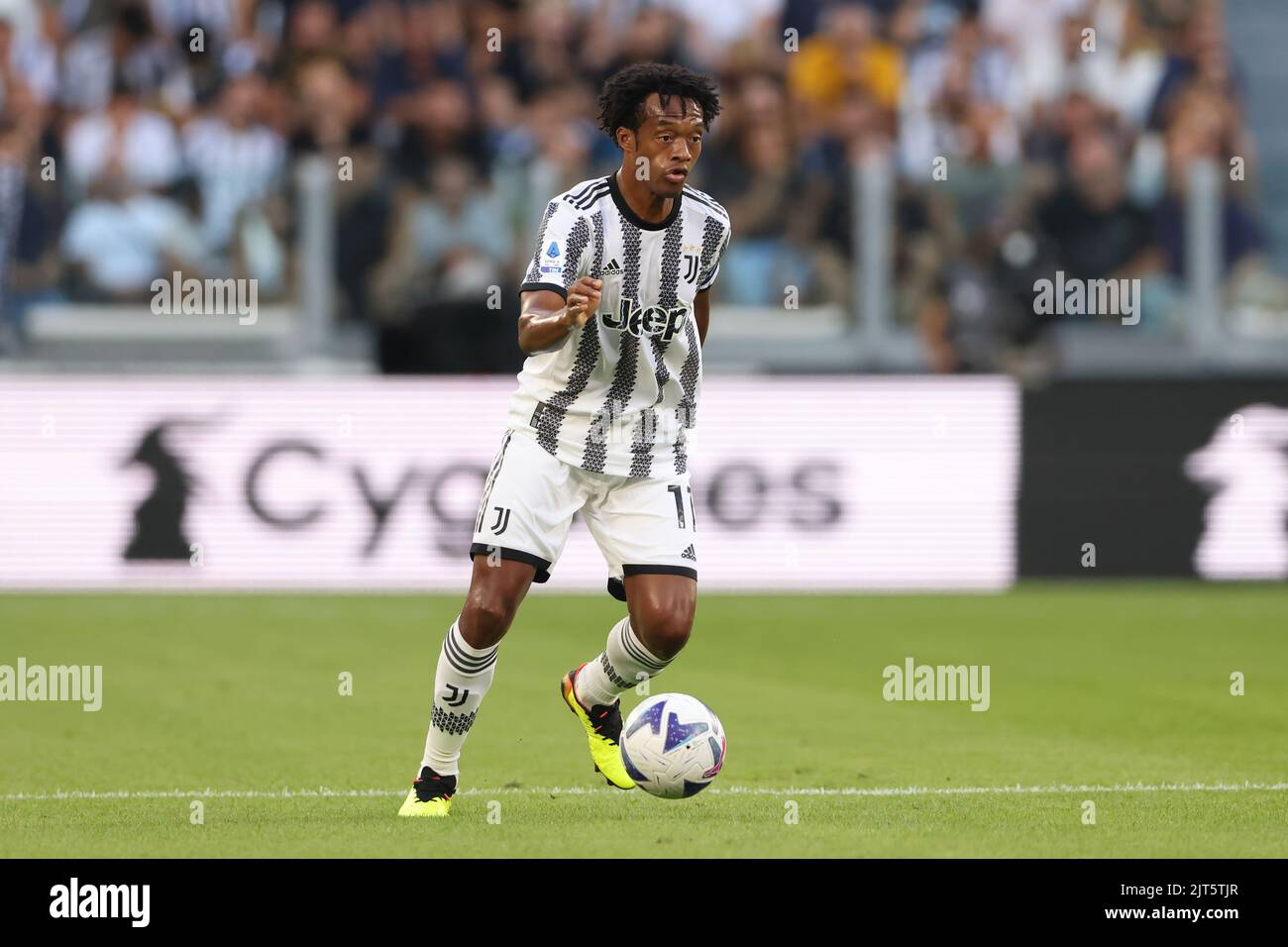 Turin, Italien, 27.. August 2022. Juan Cuadrado von Juventus während des Spiels der Serie A im Allianz Stadium, Turin. Bildnachweis sollte lauten: Jonathan Moscrop / Sportimage Stockfoto