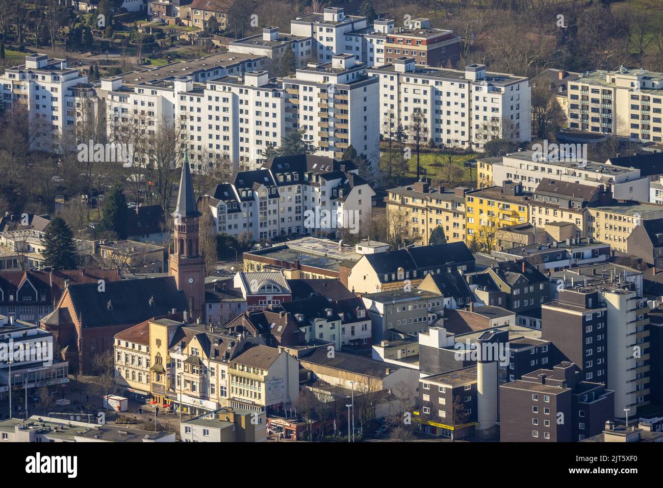 Luftaufnahme, Stadtansicht mit evang. Friedenskirche und Hochhaus