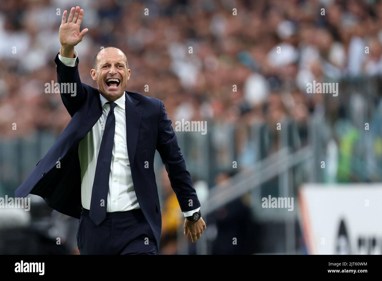 Massimiliano Allegri, Cheftrainer des FC Juventus, zeigt während des Serie A-Spiels zwischen dem FC Juventus und AS Roma am 27. August 2022 in Turin, Italien, im Allianz-Stadion. Stockfoto
