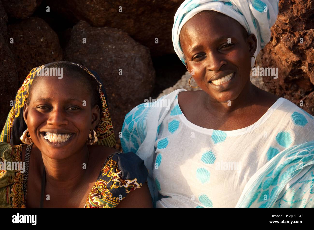 Senegalesische Schönheiten, am Strand, Saly-Portudal, Petite Côte von Senegal, Senegal Stockfoto