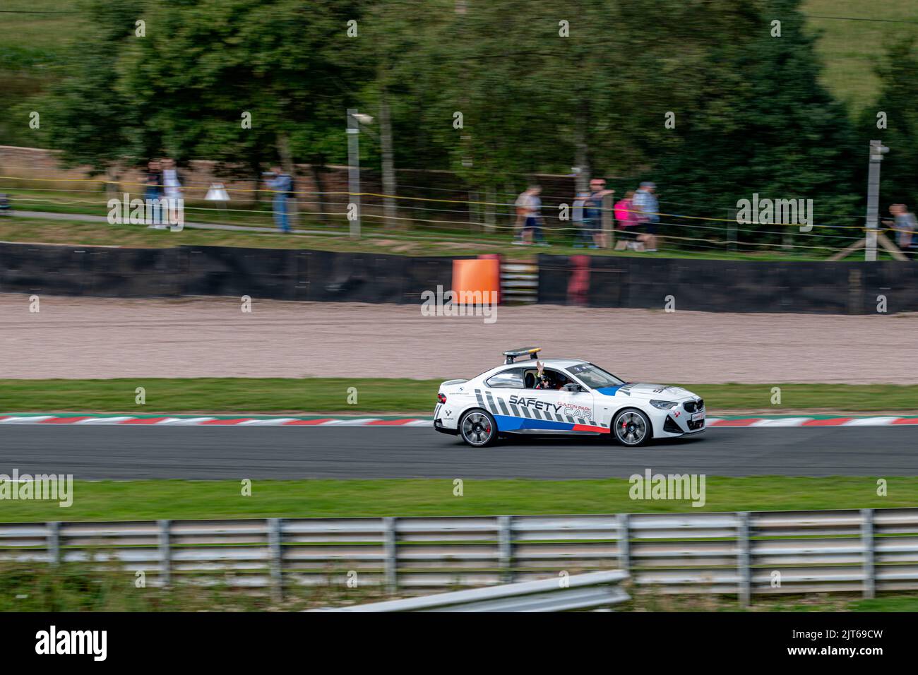 Statische und Rennbilder von der US USA Auto Show auf dem Oulton Park Raceway Chishire, einschließlich der Herzöge von Hazard und Days of Thunder Stockfoto