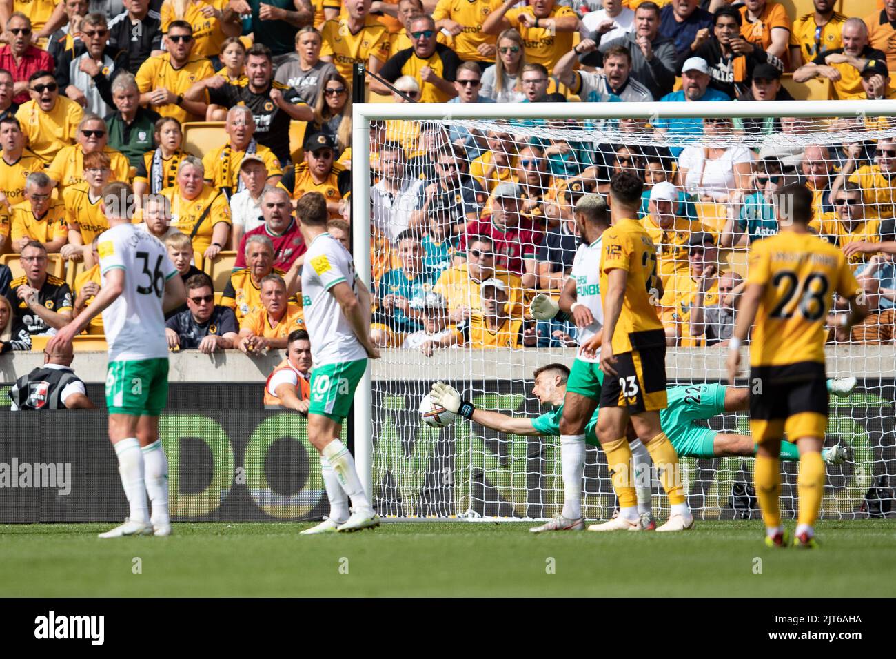 Wolves's Rœben Neves erzielt sein erstes Tor des Spiels während des Premier League-Spiels zwischen Wolverhampton Wanderers und Newcastle United am Sonntag, den 28.. August 2022 in Molineux, Wolverhampton. Stockfoto