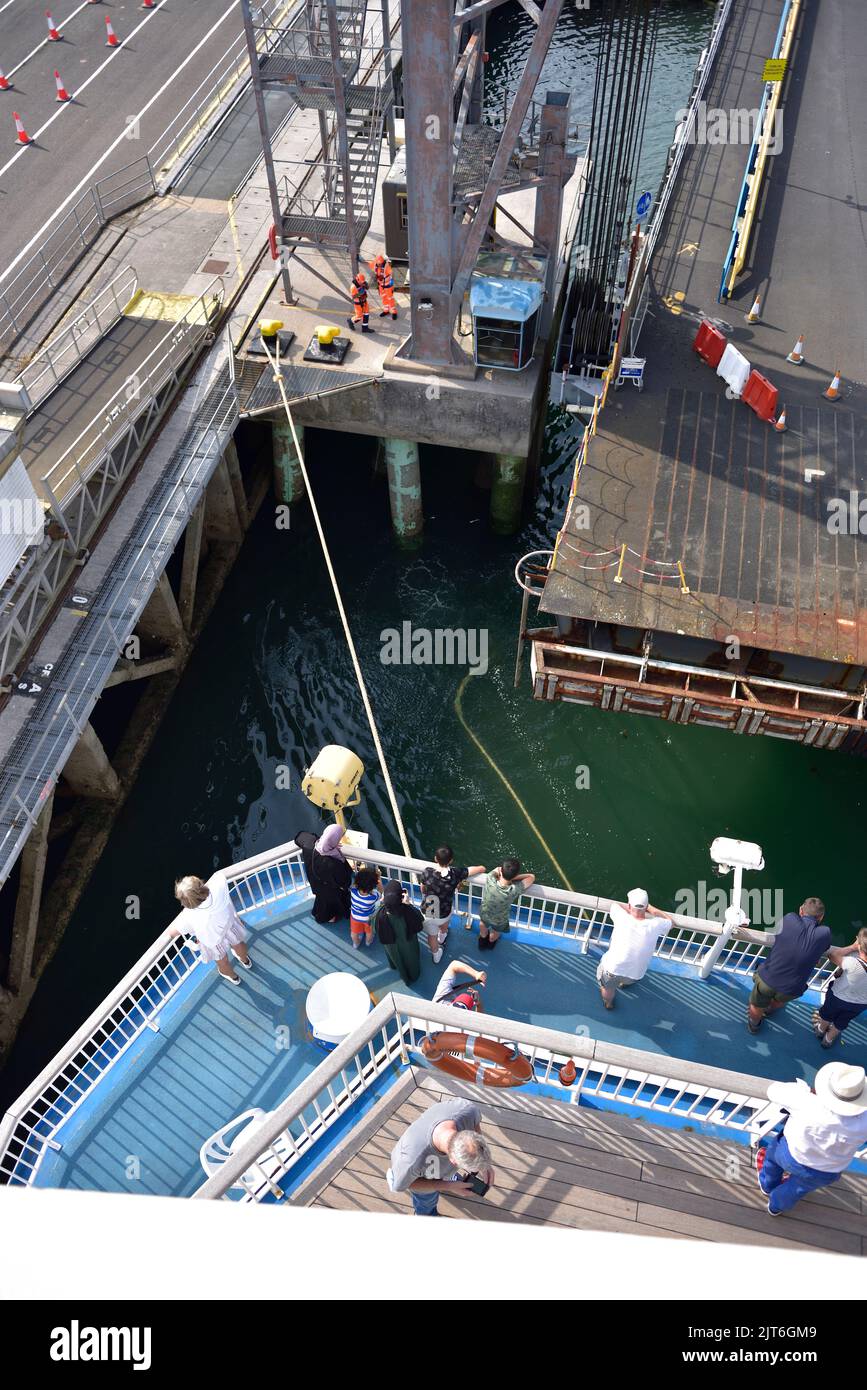 Sie starten auf dem Flaggschiff Pont Aven von Brittany Ferries, um sich auf die Segeltour nach Santander vorzubereiten. Stockfoto