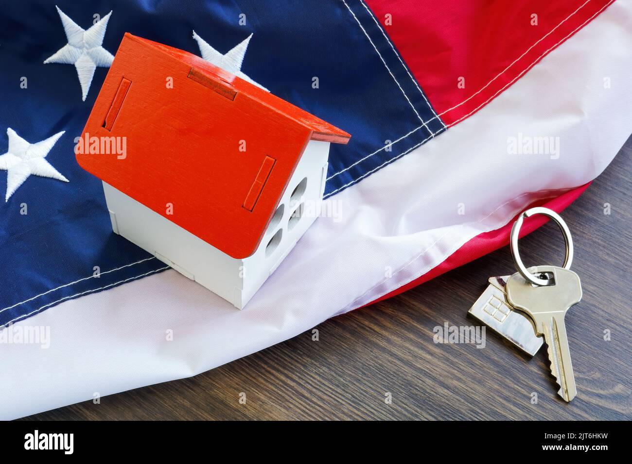 USA Flagge, Hausmodell und Schlüssel. VA-Leihkonzept. Stockfoto