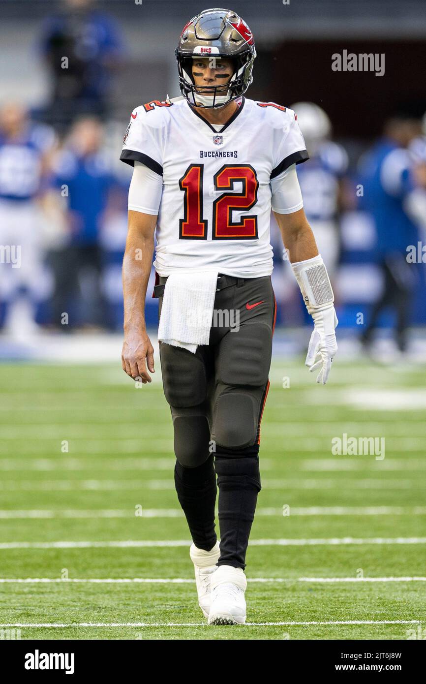 27. August 2022: Tampa Bay Buccaneers Quarterback Tom Brady (12) während des Vorspiels der NFL-Vorsaison zwischen den Tampa Bay Buccaneers und den Indianapolis Colts im Lucas Oil Stadium in Indianapolis, Indiana. Indianapolis besiegte Tampa Bay 27-10. John Mersits/CSM. Stockfoto