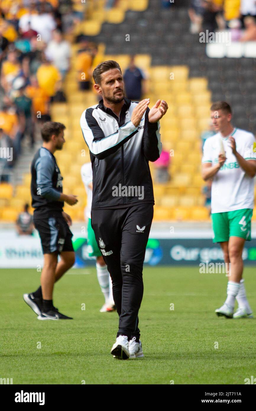 Eddie Howe, Manager von Newcastle, applaudiert den Fans nach dem Spiel während des Premier League-Spiels zwischen Wolverhampton Wanderers und Newcastle United am Sonntag, 28.. August 2022 in Molineux, Wolverhampton. Stockfoto