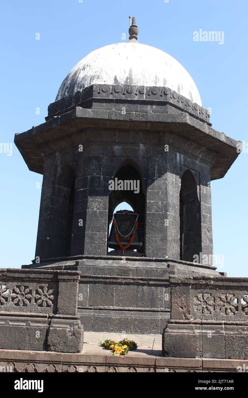 Die schöne Aussicht auf Chhatrapati Shivaji Maharaj Samadhi, Raigad Fort, Maharashtra, Indien Stockfoto