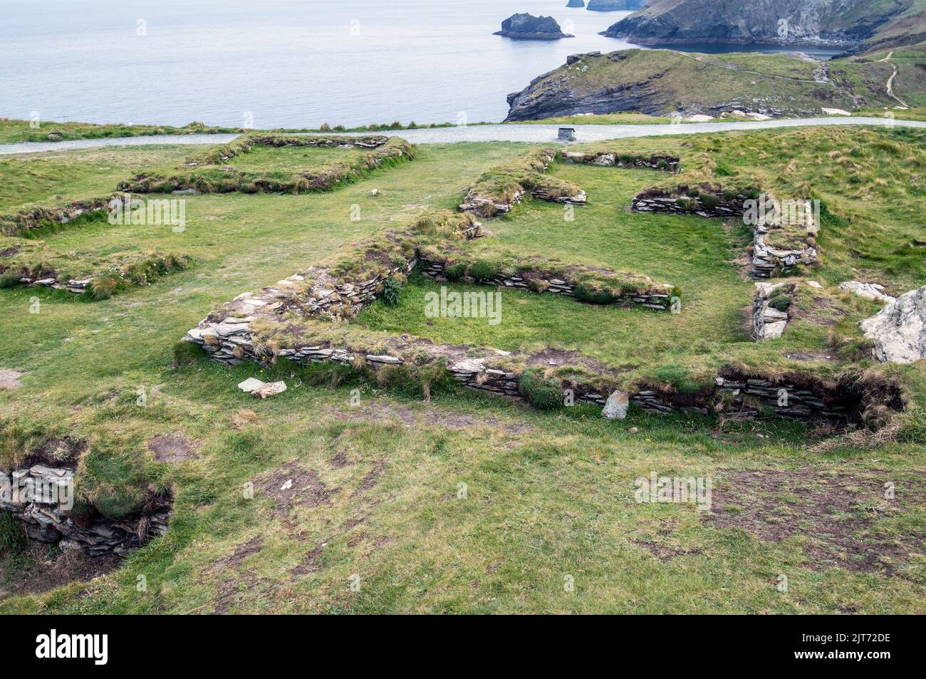 Ruinen von Tintagel Castle, die oft mit der Legende von König Arthur in Verbindung stehen, im Norden von Cornwall, England, Großbritannien Stockfoto