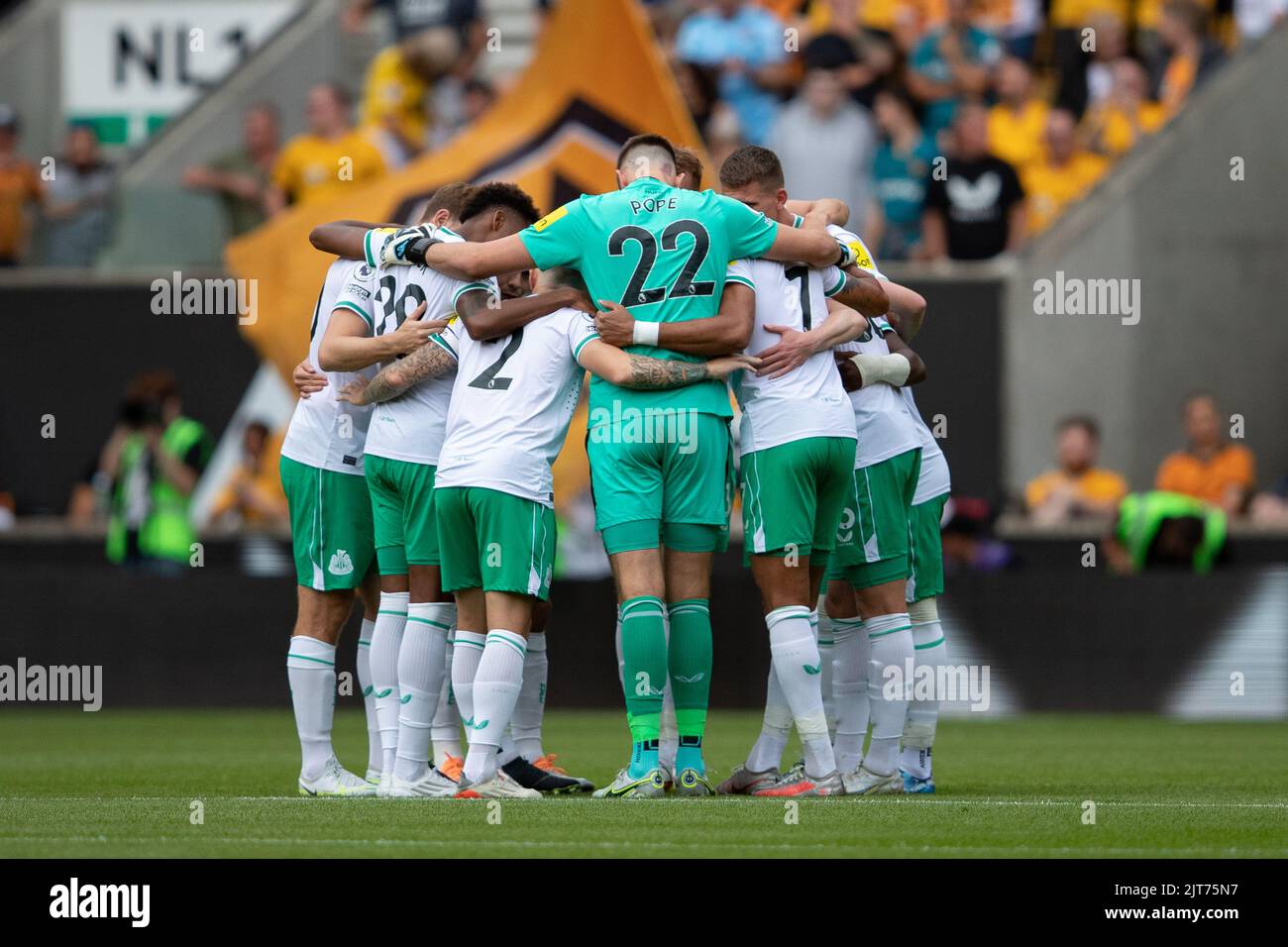 Die Spieler von Newcastle stehen vor dem Premier League-Spiel zwischen Wolverhampton Wanderers und Newcastle United in Molineux, Wolverhampton, am Sonntag, 28.. August 2022. Stockfoto