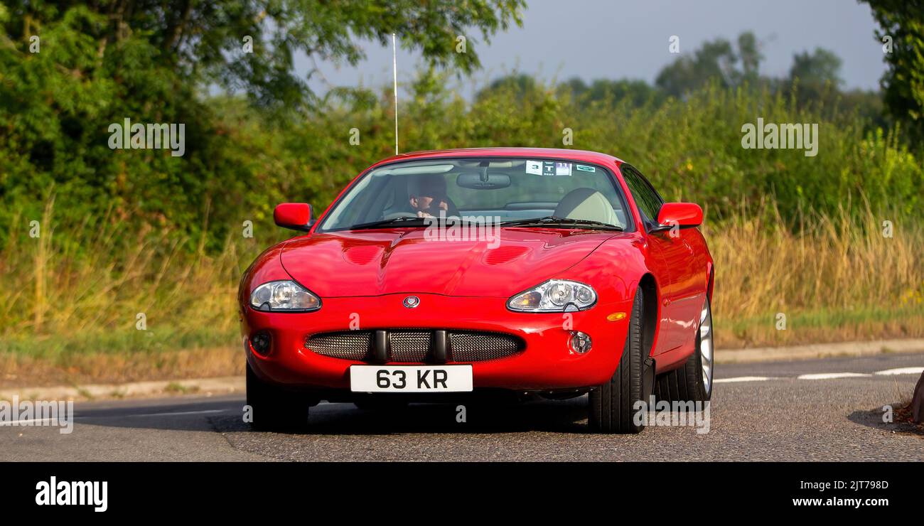 1999 Jaguar XKR in Rot mit 3996 ccm Stockfoto