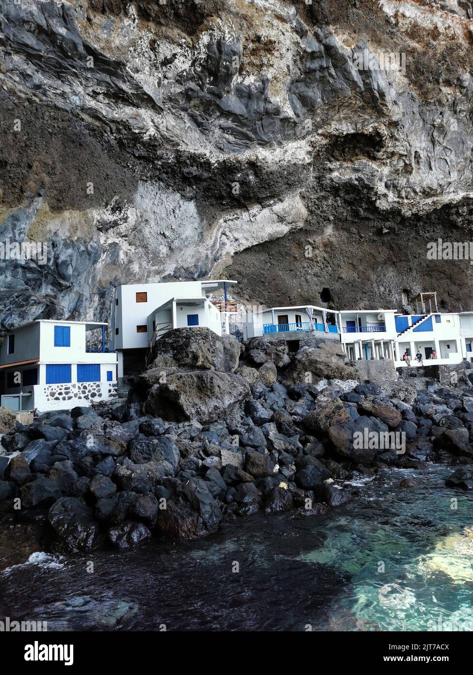 Eine vertikale Aufnahme der weißen Häuser in Poris de Candelaria, Tijarafe, La Palma, Kanarische Inseln Stockfoto
