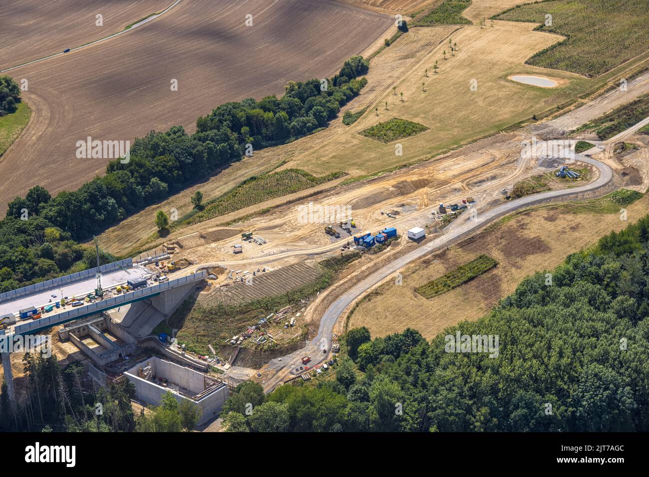 Luftaufnahme, Baustelle Angerbachtalbrücke, neuer Autobahnabschnitt der A44, Spaltschließung zwischen Ratingen-Ost und Velbert, Heiligenhaus, Ruhrgebiet Stockfoto