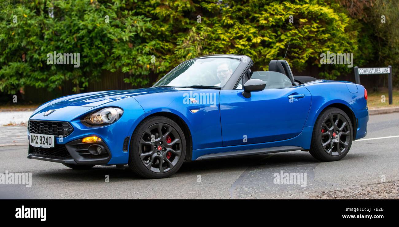 2018 1368 ccm Cabriolet blau Abarth 124 Spider Stockfoto