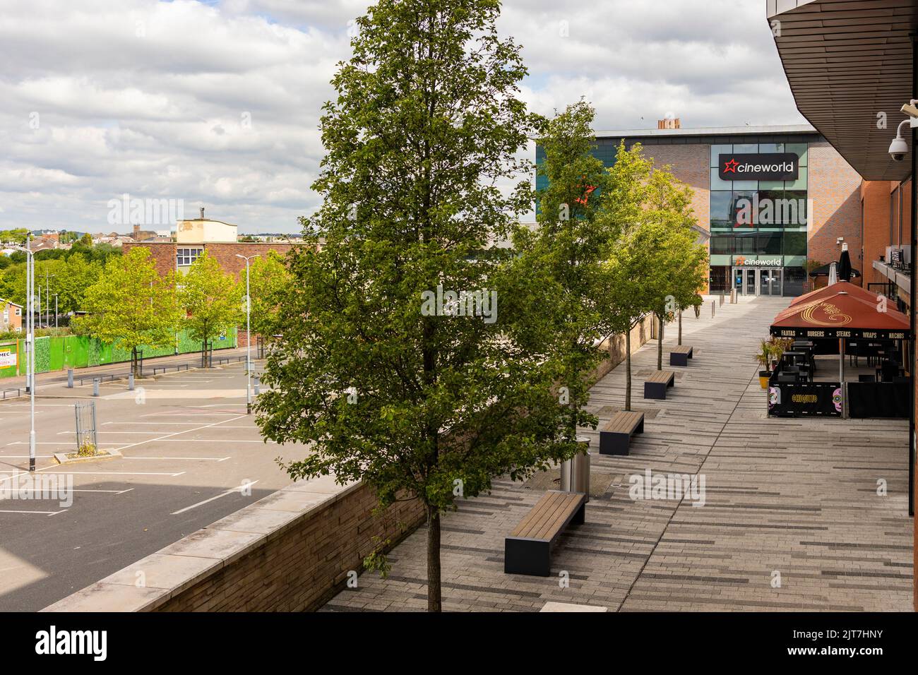 Hanley-Stoke-on-Trent, Staffordshire-Großbritannien 21. April 2022 Cineworld-Schild und Gebäude mit Kopierraum Stockfoto