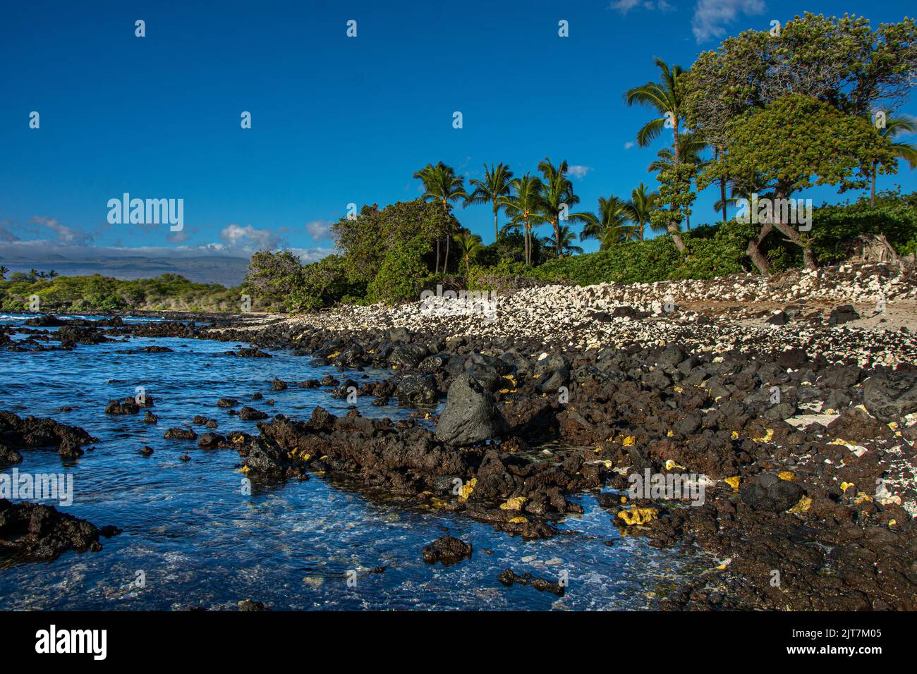 Sonnenuntergang an einer Küste in Hawaii Stockfoto