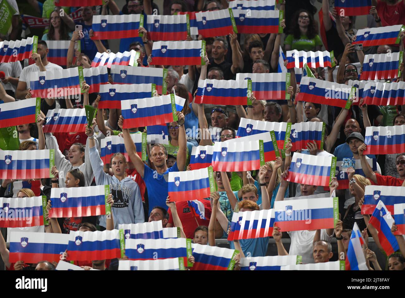 Slowenische Fans bei der Volleyball-Weltmeisterschaft 2022 in der Arena Stozice, Ljubljana Stockfoto