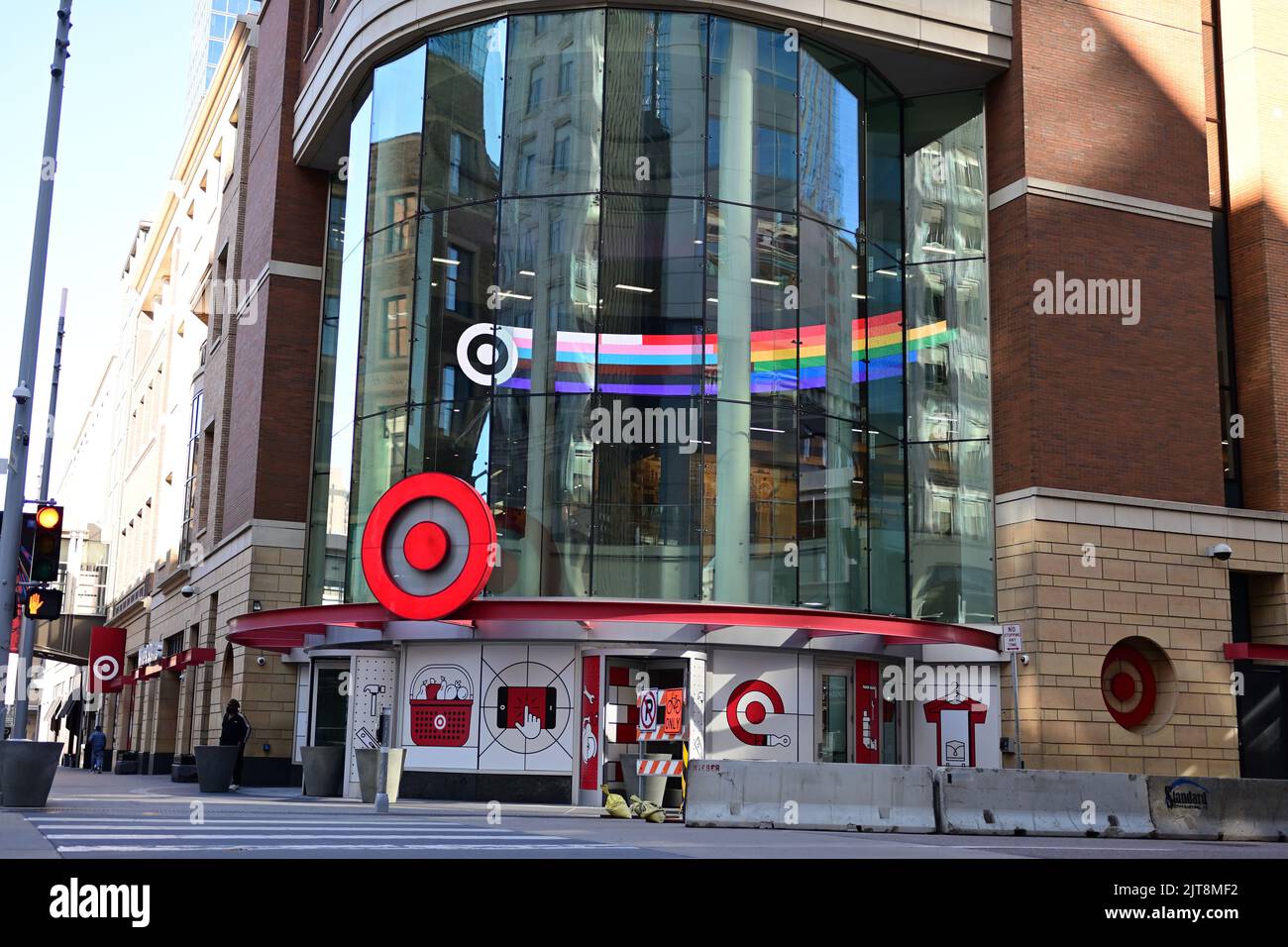 Ein Blick auf die Nicollet Mall-Lage des Target Stores in der Innenstadt von Minneapolis im Jahr 2022. Stockfoto