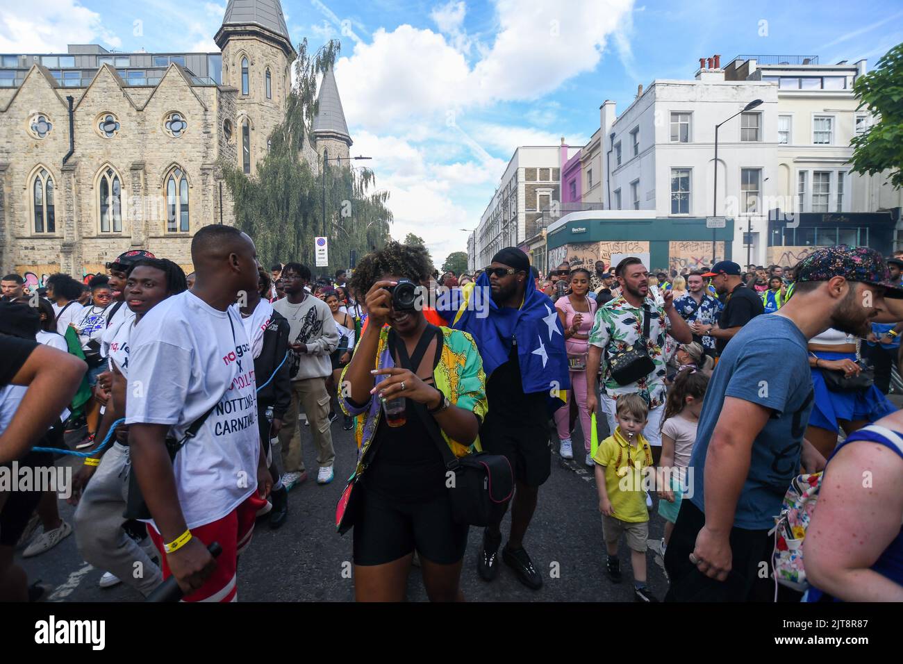 London, Großbritannien, 28.. August 2022, Europas größte Straßenparty ist nach zwei Jahren wieder da. 1000s Menschen feierten beim Notting Hill Carnival in London., Andrew Lalchan Photography/Alamy Live News Stockfoto
