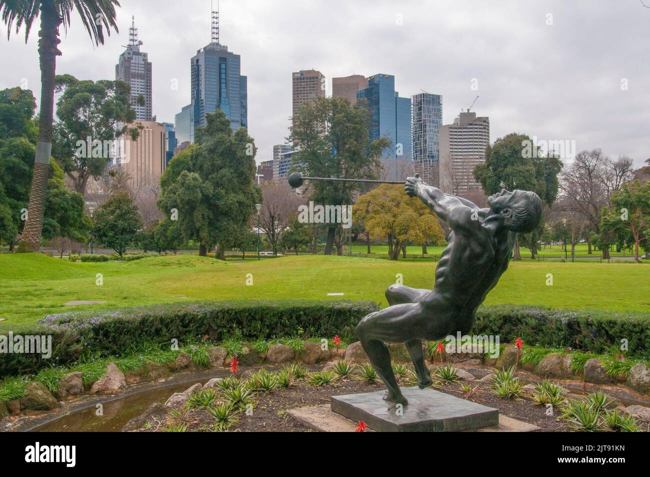 Der Pathfinder des Bildhauers John Robinson, Queen Victoria Gardens, Melbourne, Australien Stockfoto