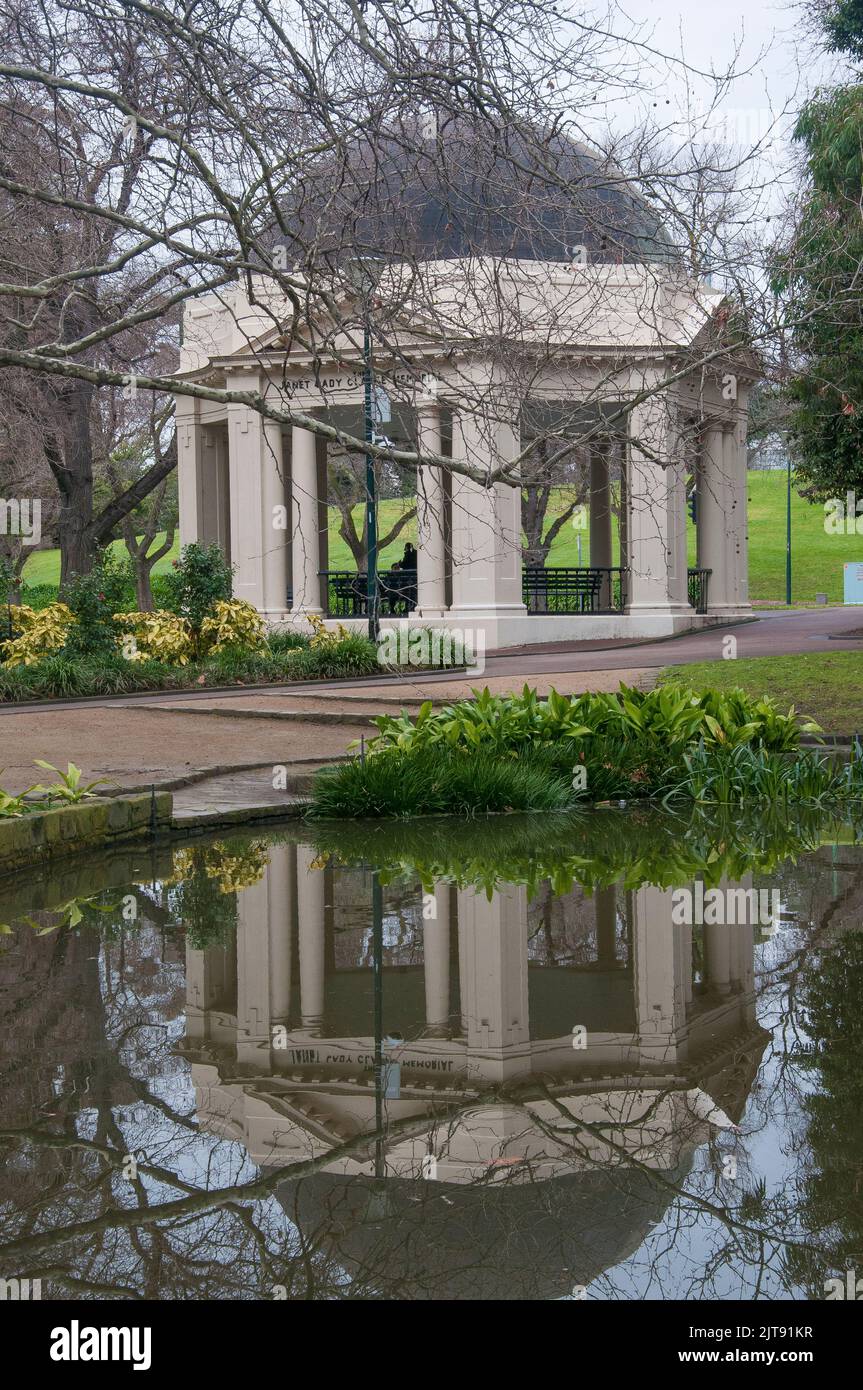 Janet Lady Clarke Rotunda, Queen Victoria Gardens, Melbourne, Victoria, Australien. Denkmal für den Philanthopisten des 19.. Jahrhunderts und Wohltätigkeitsarbeiter. Stockfoto