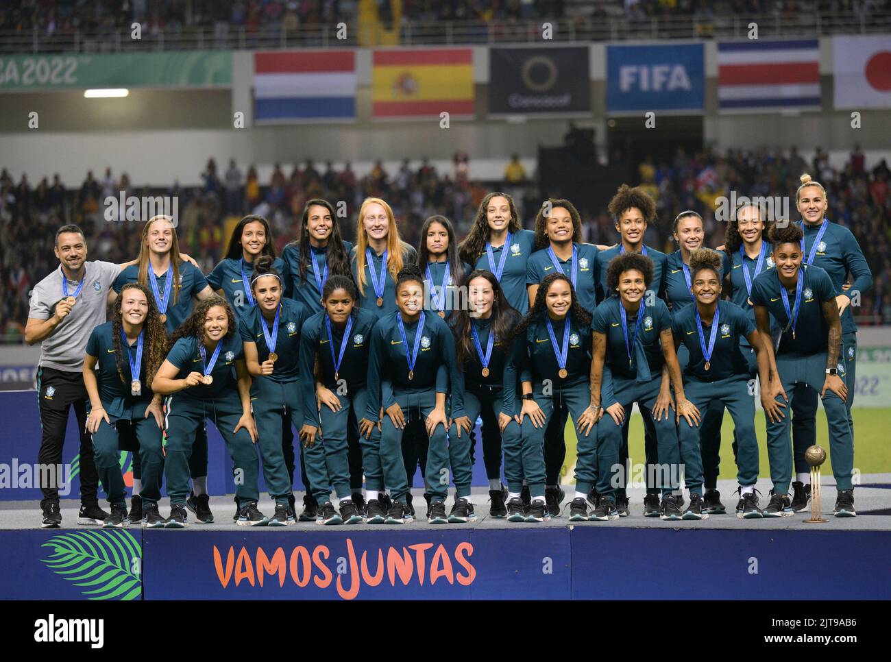 San Jose. 28. August 2022. Das brasilianische Team posiert für Fotos während der Preisverleihung der FIFA U-20 Frauen-Weltmeisterschaft 2022 in San Jose, Costa Rica, am 28. August 2022. Kredit: Xin Yuewei/Xinhua/Alamy Live Nachrichten Stockfoto