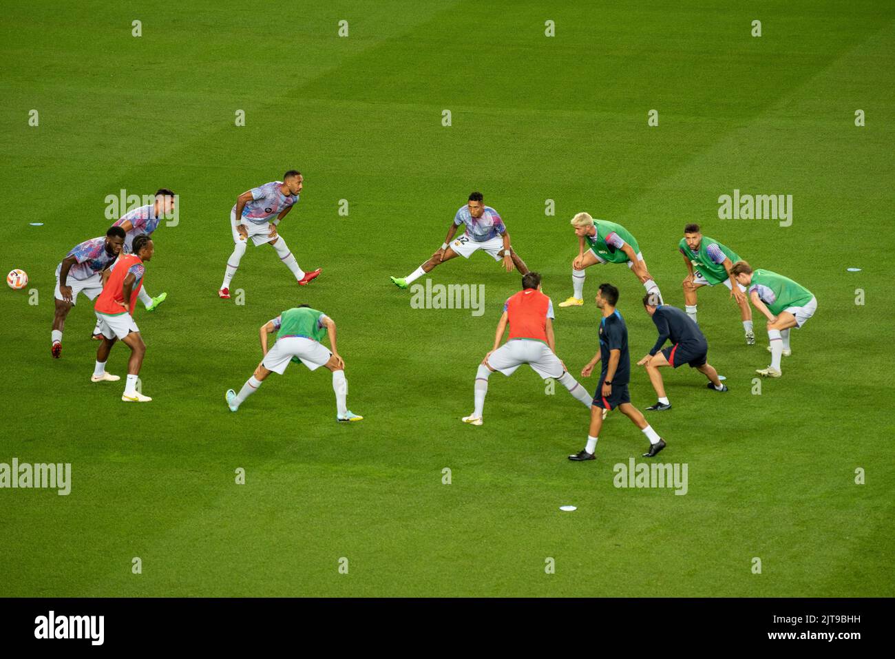 Die Spieler des FC Barcelona (Barça) von Xavi wärmen sich im Spotify Camp Nou (BCN, Spanien) für das Spiel gegen Manchester City von Guardiola auf. Stockfoto