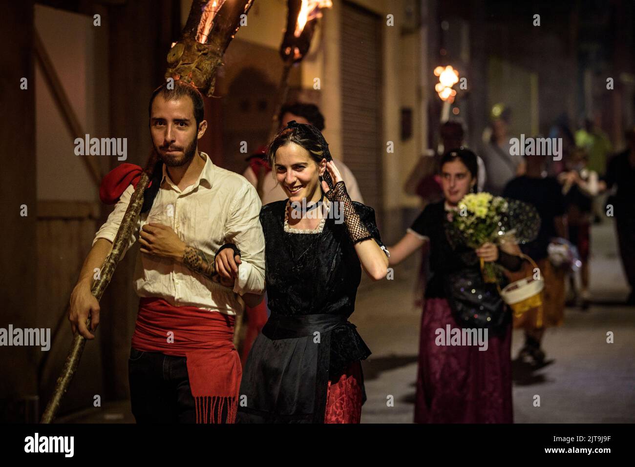 Festival des Fackelabstiegs in La Pobla de Segur zu Ehren der Jungfrau von Ribera, UNESCO-Weltkulturerbe in den Pyrenäen (Katalonien, Spanien) Stockfoto