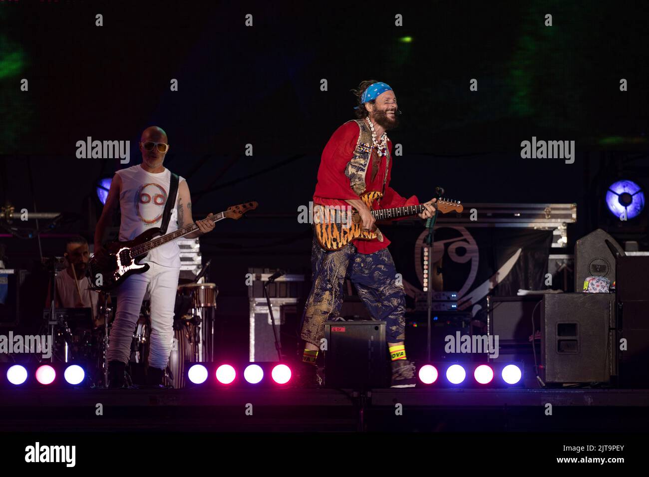 26. Oktober 2020, Castelvolturno, Italien: Lorenzo Cherubini, alias Jovanotti, Singt während der Jova Beach Party in Castelvolturno (Bildquelle: © Francesco Cigliano/Pacific Press via ZUMA Press Wire) Stockfoto