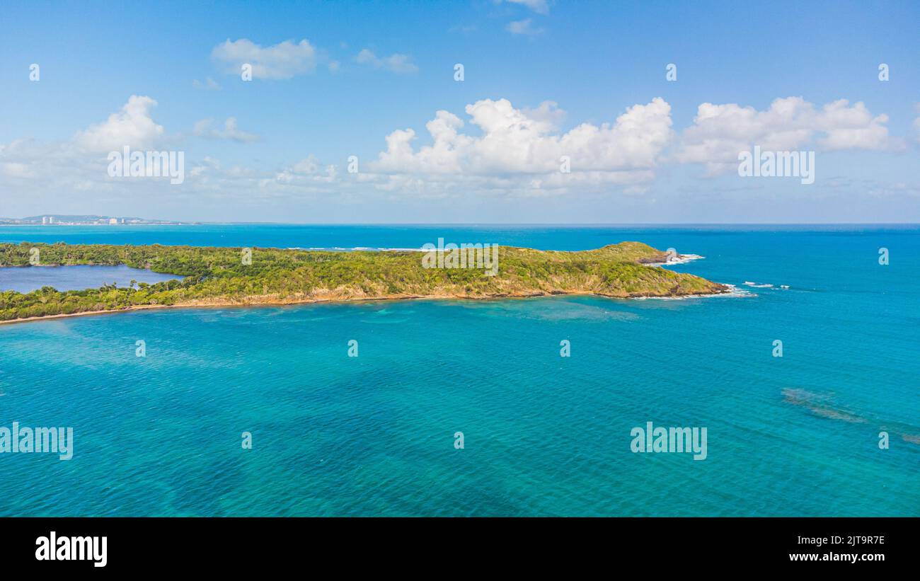 Luftaufnahme von Playa Colora, Laguna Aquas Prietas und Las Cabezas Chiquitas in Fajardo Puerto Rico Stockfoto