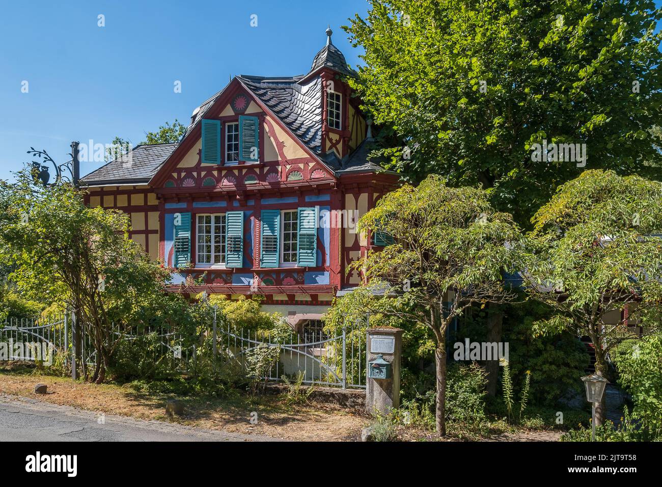 „Schloss Neuglueck“ in Königswinter. Ursprünglich ein Holzhaus von steiger, erbaut im 18.. Jahrhundert in der Nähe des Bergbaugebiets. Stockfoto