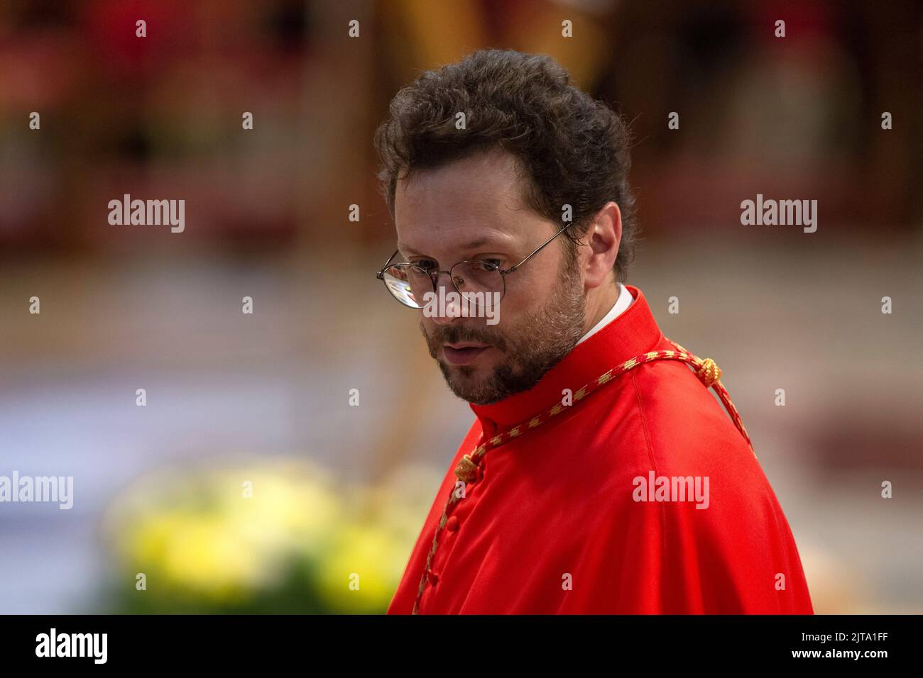 Vatikanstadt, Vatikan, 27. August 2022. Der neu gewählte Kardinal Giorgio Marengo kommt zur Konsistorenzeremonie in der Petersbasilika. Papst Franziskus schafft 20 neue Kardinäle bei seinem achten Konsistorium. Quelle: Maria Grazia Picciarella/Alamy Live News Stockfoto