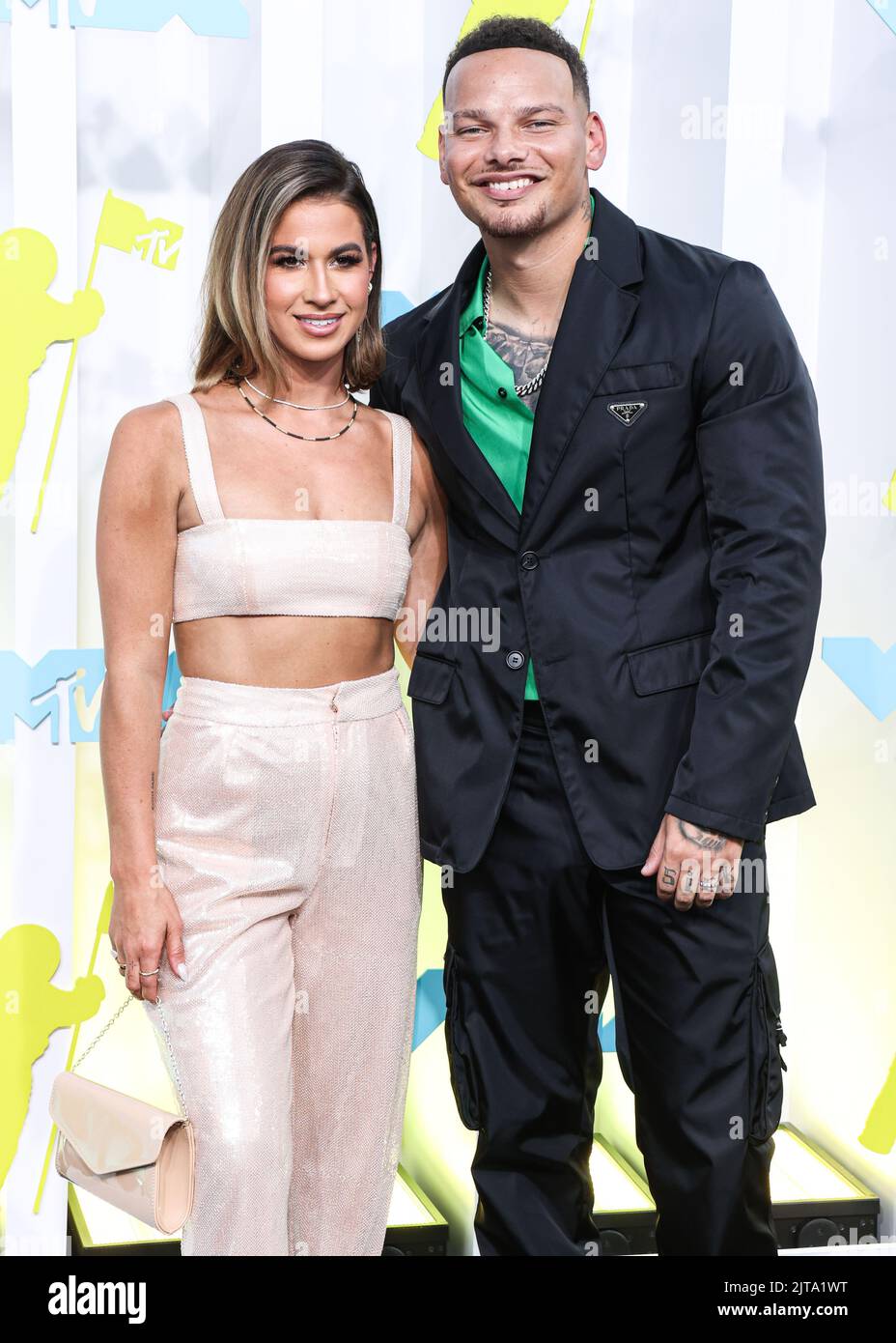 NEWARK, NEW JERSEY, USA - 28. AUGUST: Katelyn Jae Brown und Kane Brown kommen bei den MTV Video Music Awards 2022 an, die am 28. August 2022 im Prudential Center in Newark, New Jersey, USA, abgehalten wurden. (Foto von Xavier Collin/Image Press Agency) Stockfoto