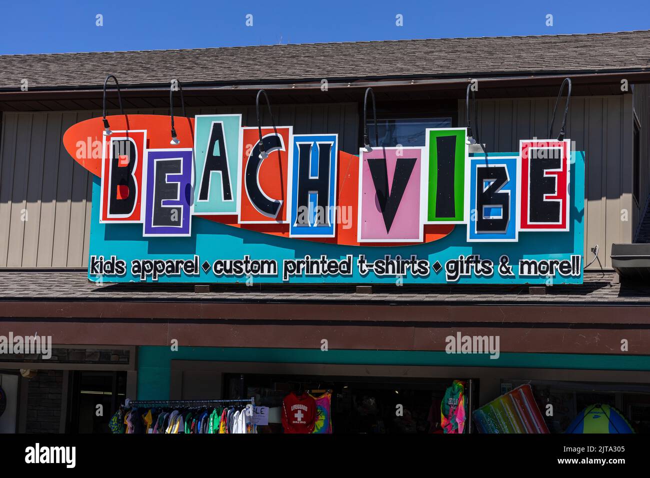 Beach Vibe Store Sign Sauble Beach, Ontario, Kanada Ein Souvenir-Shop, der Strandurlaubsartikel verkauft. Stockfoto