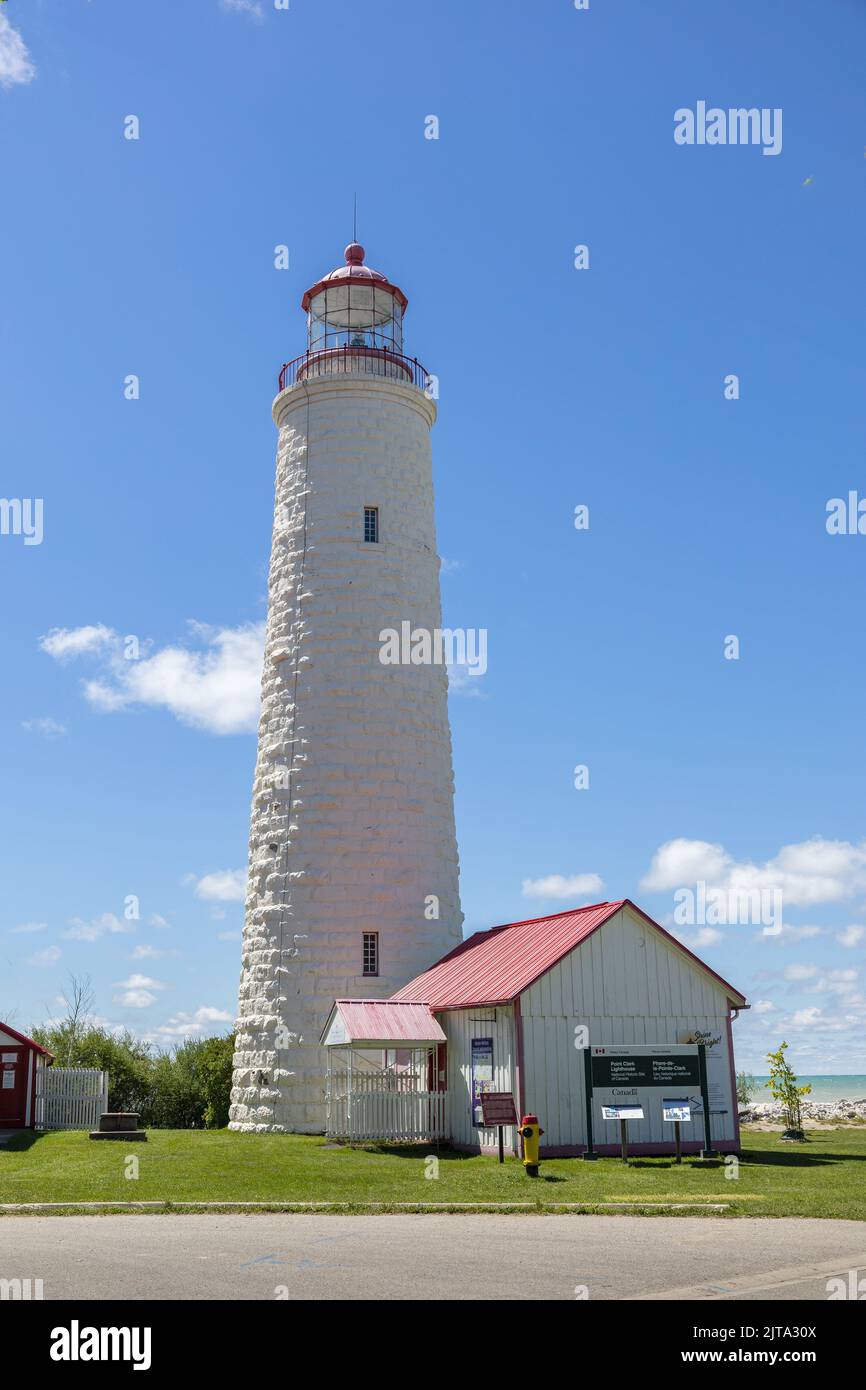 Point Clark Lighthouse erbaut im Jahr 1859 an den Ufern des Lake Huron, Ontario, Kanada, Ein Stein gebauter Great Lakes Lighthouse, Eine National Historic Site von Canad Stockfoto