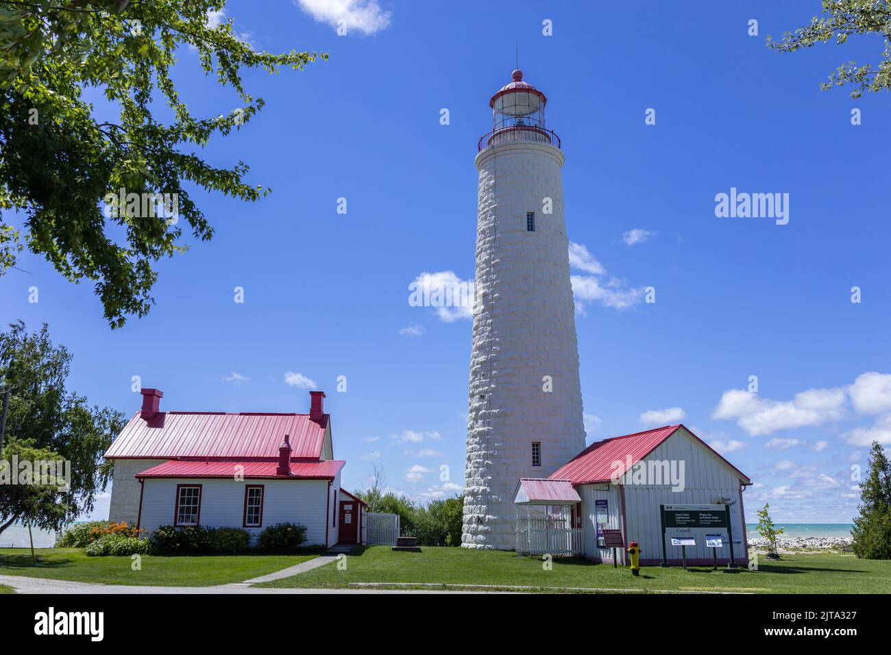Point Clark Lighthouse erbaut im Jahr 1859 an den Ufern des Lake Huron, Ontario, Kanada, Ein Stein gebauter Great Lakes Lighthouse, Eine National Historic Site von Canad Stockfoto