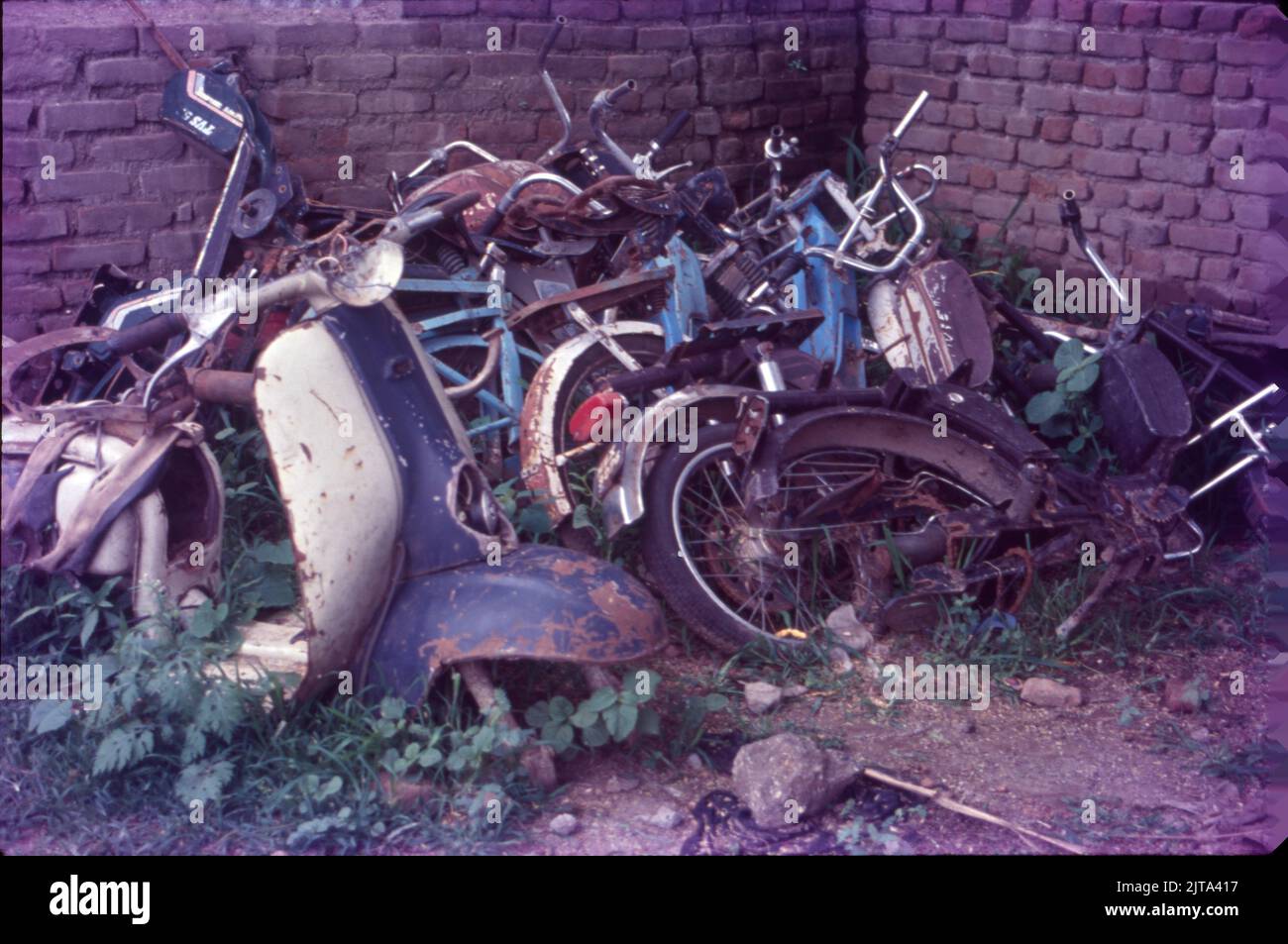 Einzelbild-Geschichte, Scrape Yard of two Wheelers, Indien, Stockfoto