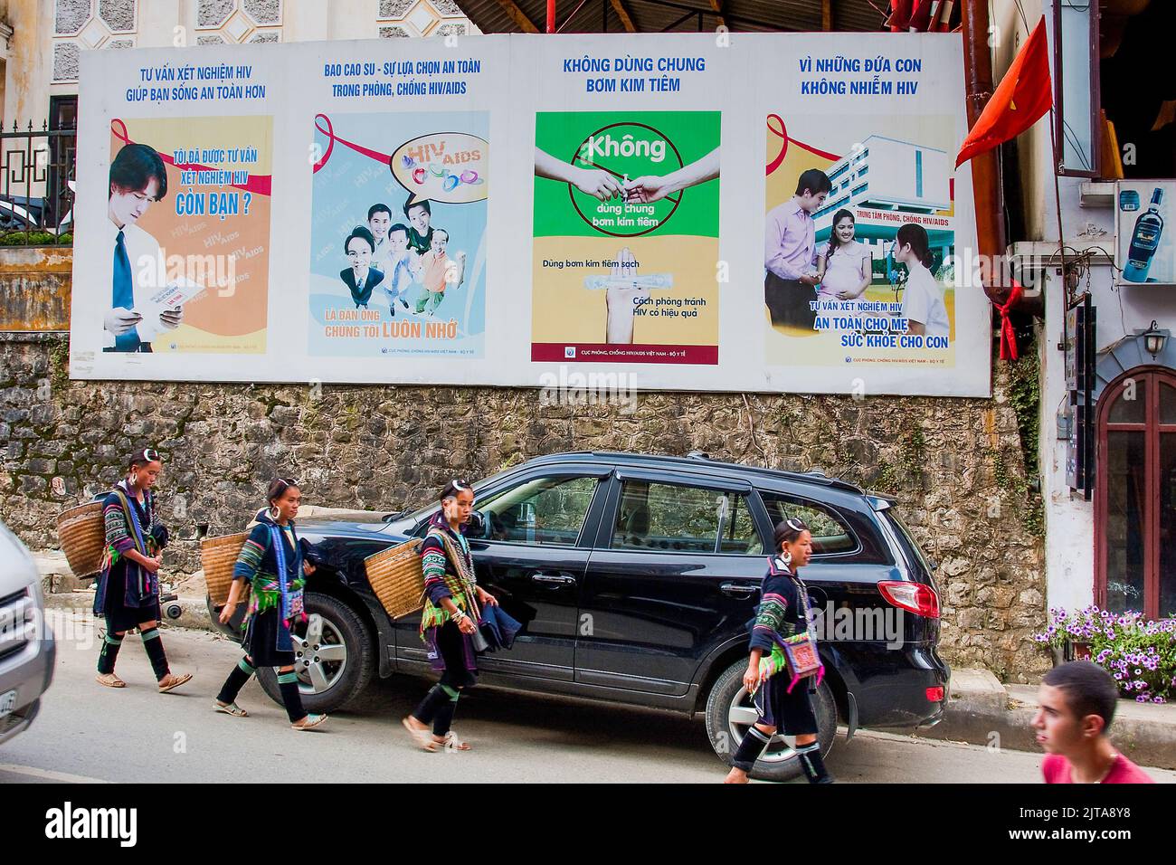 Vietnam, Gesundheitsplakate über AIDS und hiv in Sapa Sapa ist eine Stadt nahe der chinesischen Grenze und wegen der Landschaft bei Touristen beliebt Stockfoto