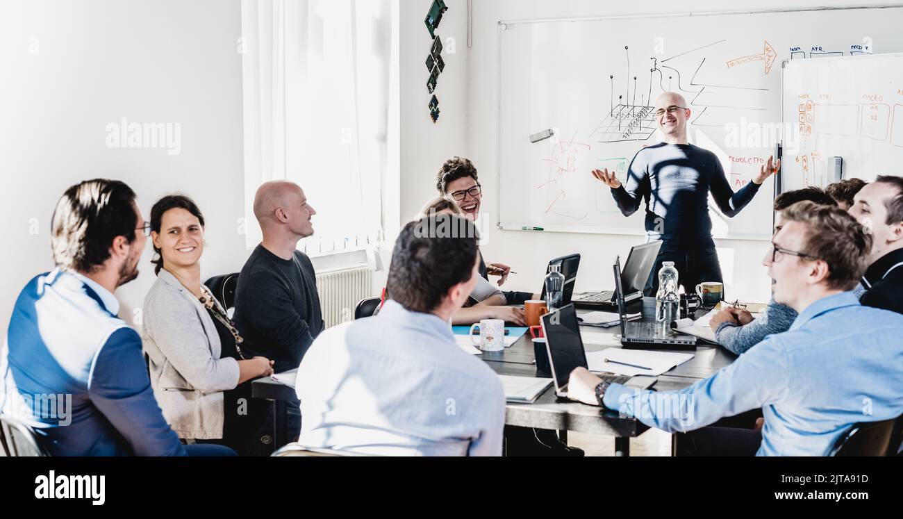 Entspannte IT Business Startup Unternehmen Team Meeting. Stockfoto