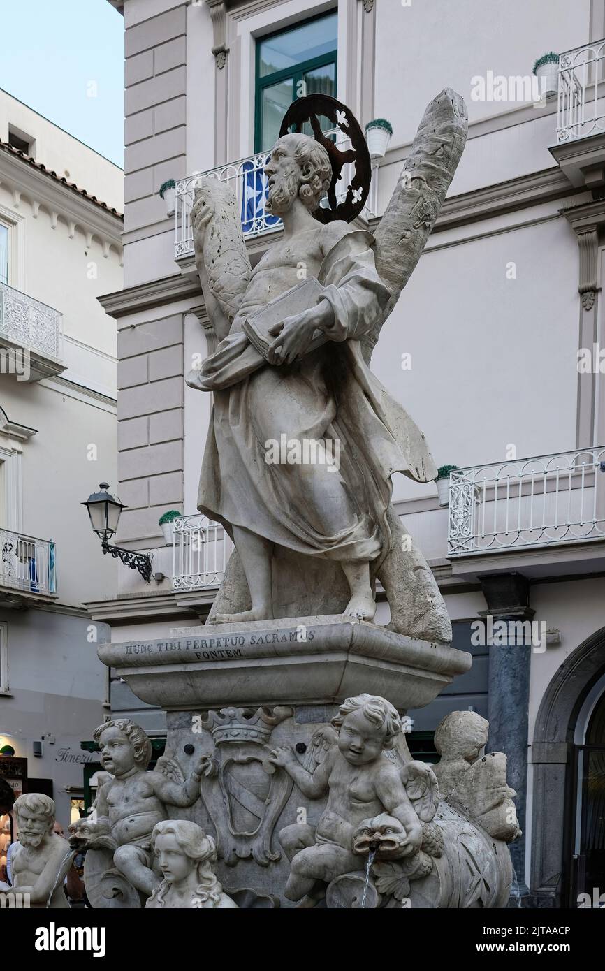 Die schöne und ikonische St. Andrew Kathedrale (Kathedrale von Amalfi