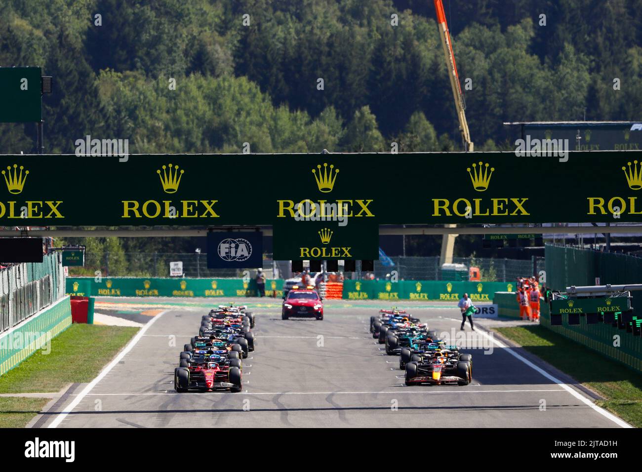 Start des Rennens, Abfahrt, 55 SAINZ Carlos (Spa), Scuderia Ferrari F175, 01 VERSTAPPEN Max