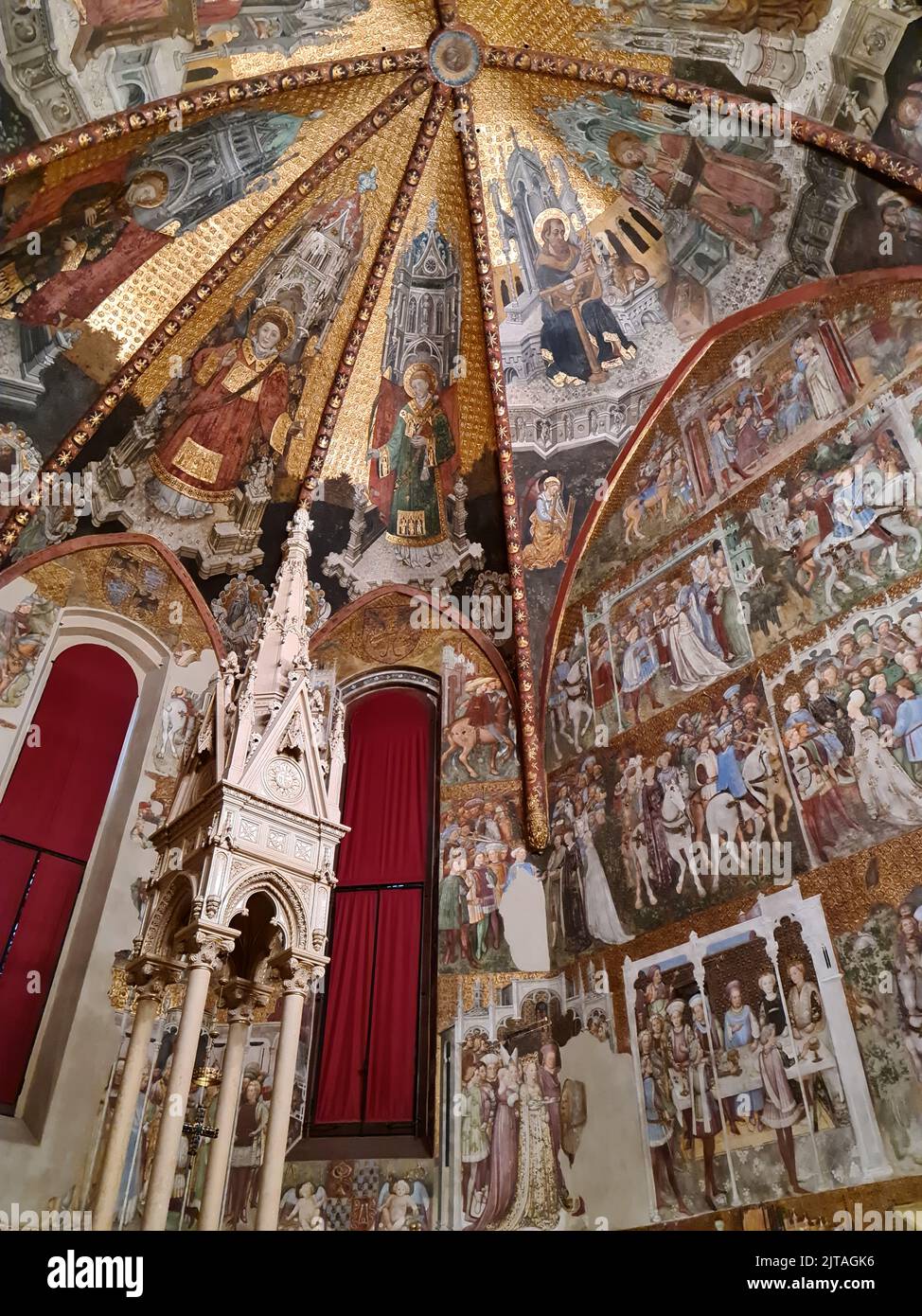 Die Theodolinda-Kapelle befindet sich im Dom von Monza. Die Eiserne Krone und das Grab der lombardischen Königin werden in einem speziellen Schrein im Altar aufbewahrt. Stockfoto