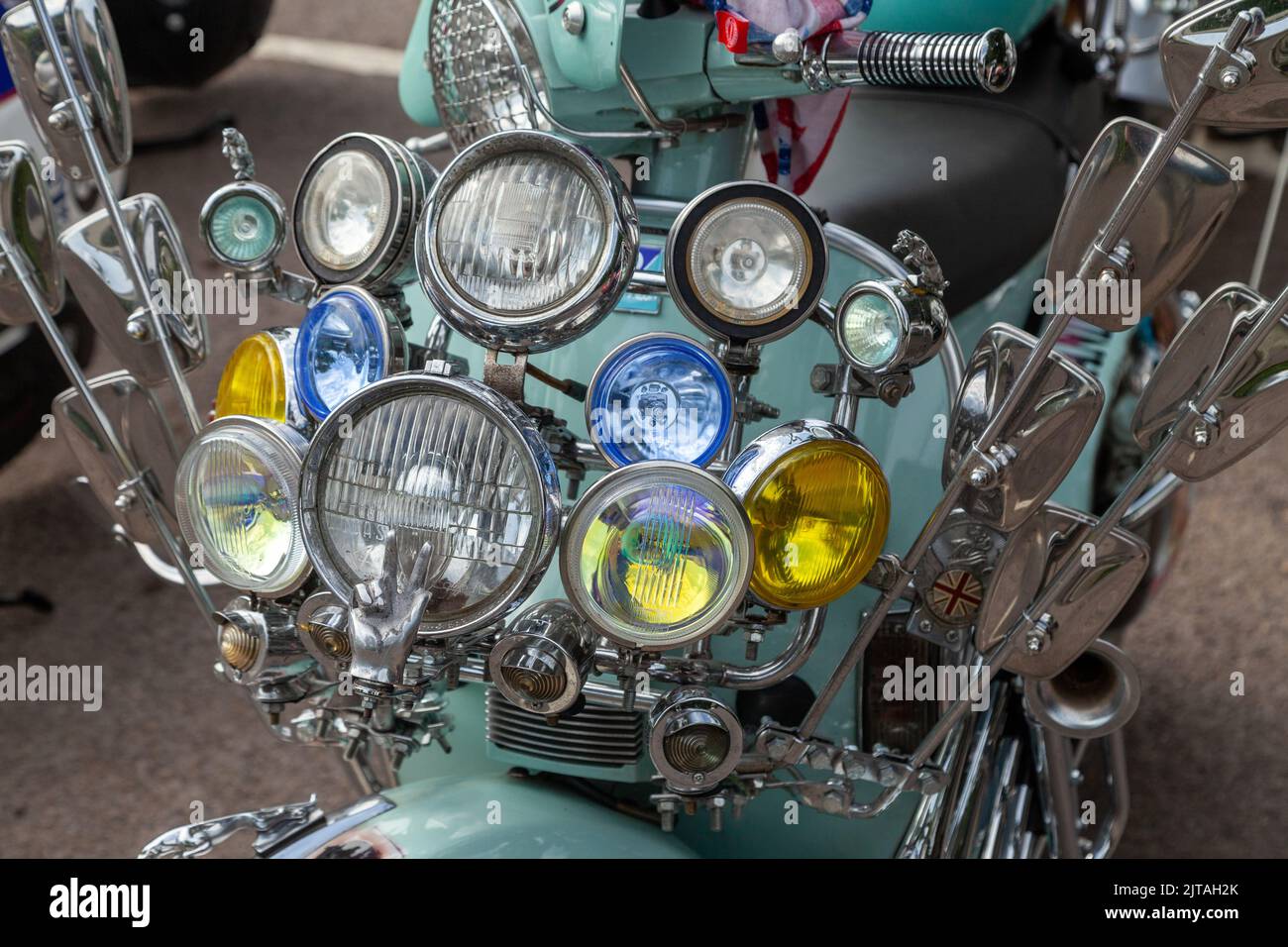 Mods vespa Custom Roller mit Spiegeln bedeckt Stockfoto