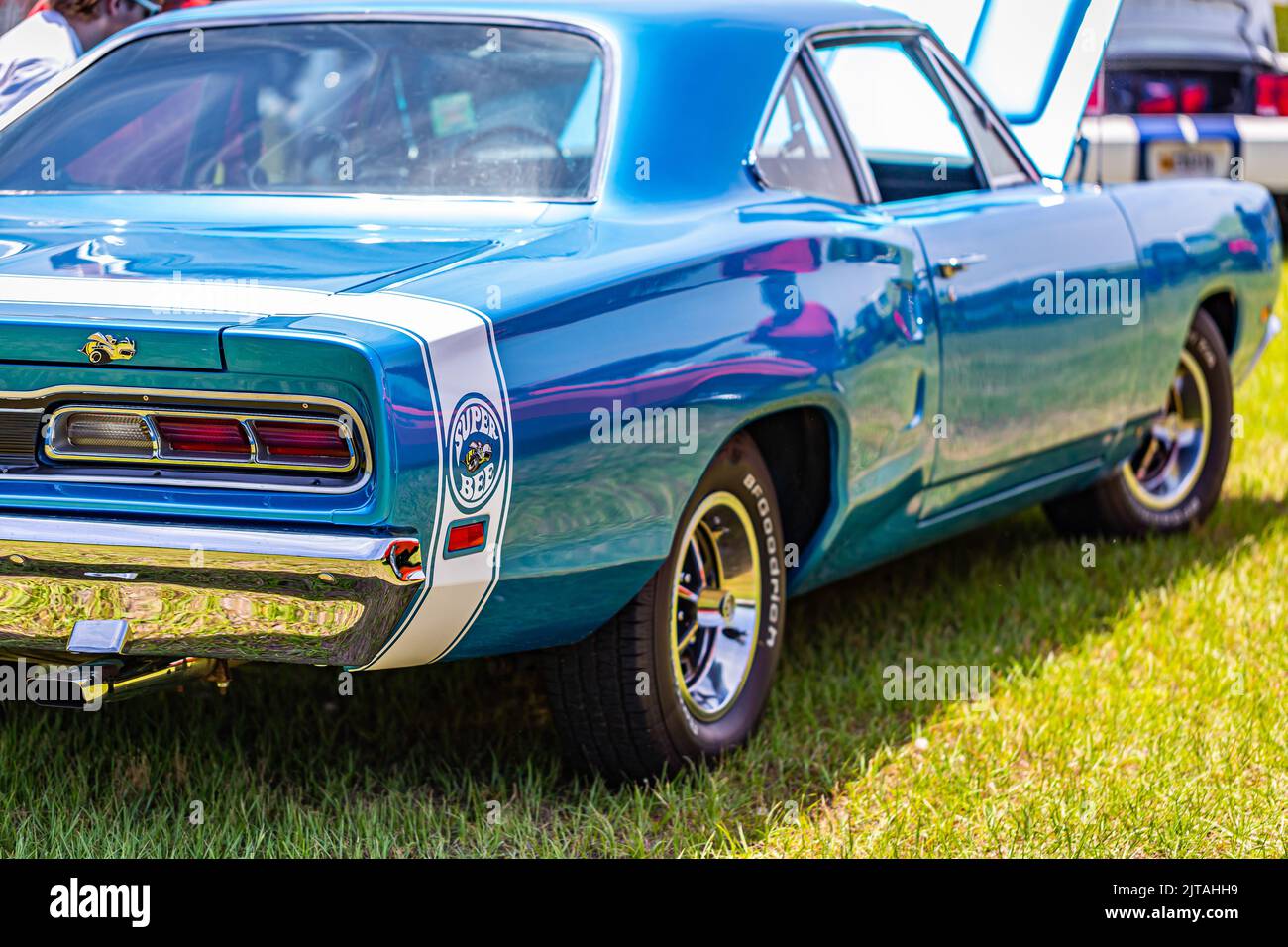 Statesboro, GA - 17. Mai 2014: Nahaufnahme der hinteren Enddetails bei einem Dodge Coronet Super Bee Hardtop-Coupé aus dem Jahr 1969 mit geringer Tiefenschärfe. Stockfoto