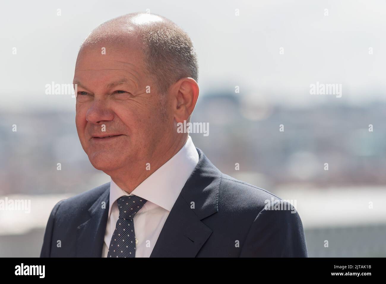 Prag, Tschechische Republik. 29. August 2022. Bundeskanzler Olaf Scholz vor einem gemeinsamen Treffen in Prag. Olaf Scholz (SPD) ist zum ersten Mal in Tschechien zu Besuch, wo er mit seinem tschechischen Amtskollegen die aktuelle Lage in der Ukraine, die Energiesicherheit der Europäischen Union und die Beziehungen zwischen Deutschland und Tschechien diskutiert. (Foto von Tomas Tkacik/SOPA Images/Sipa USA) Quelle: SIPA USA/Alamy Live News Stockfoto