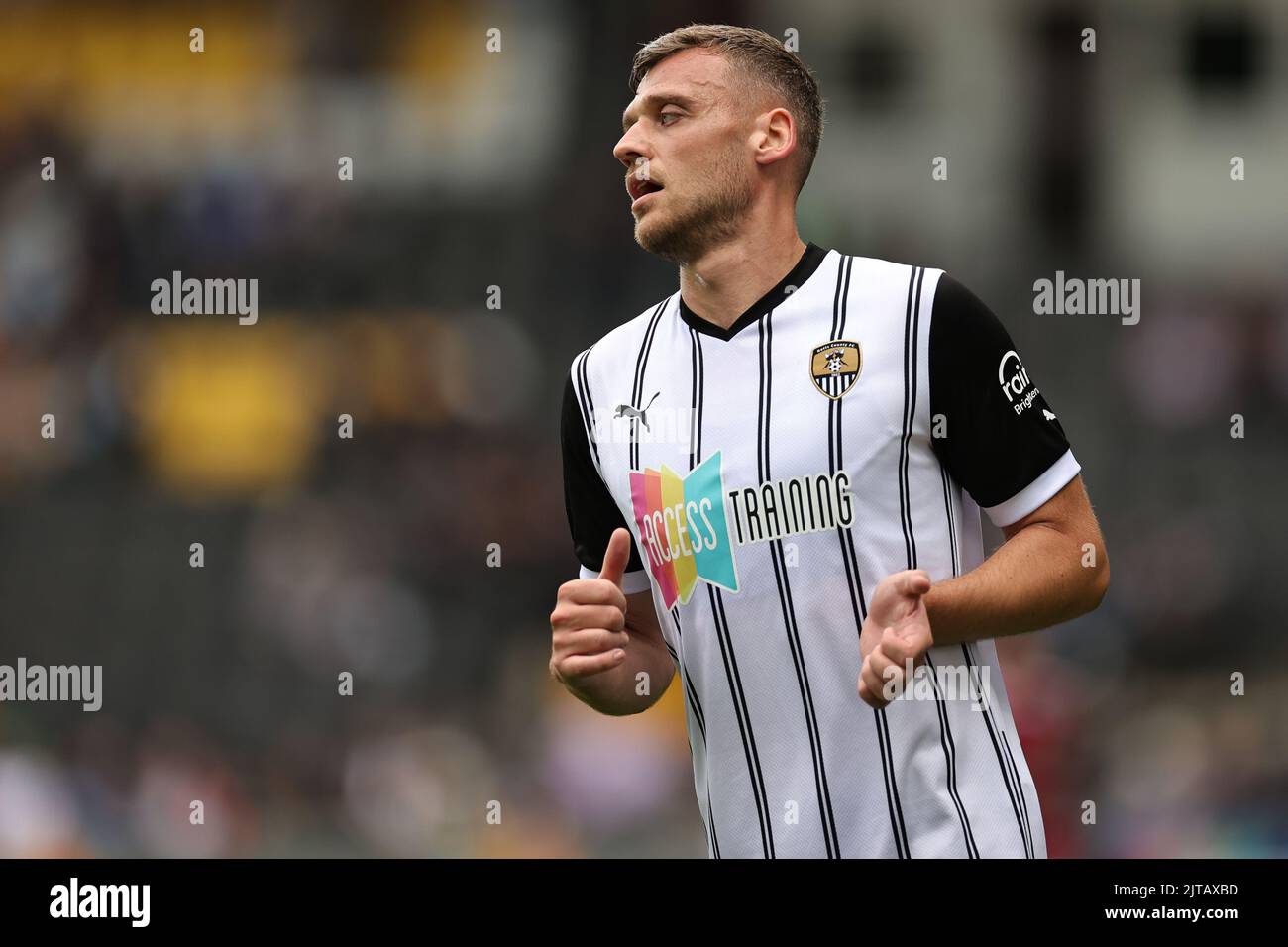 NOTTINGHAM, GROSSBRITANNIEN. AUGUST 29. Aden Baldwin von Notts County während des National League-Spiels zwischen Notts County und Solihull Moors am Montag, den 29.. August 2022 im Meadow Lane Stadium, Nottingham. (Kredit: James Holyoak) Stockfoto