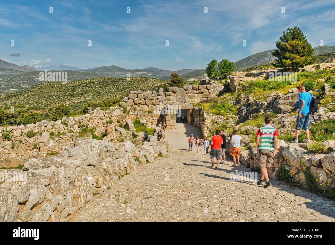 Die archäologische Stätte von Mycenae mit Touristen in Argolis, nordöstlich des Peloponnes, Griechenland Stockfoto