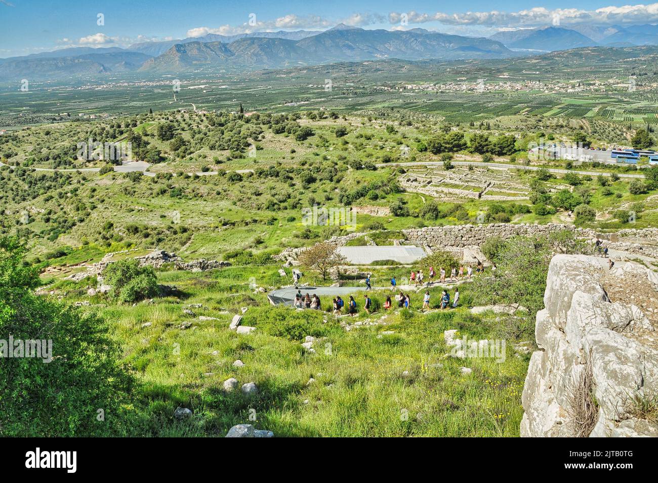 Die archäologische Stätte von Mycenae mit Touristen in Argolis, nordöstlich des Peloponnes, Griechenland Stockfoto