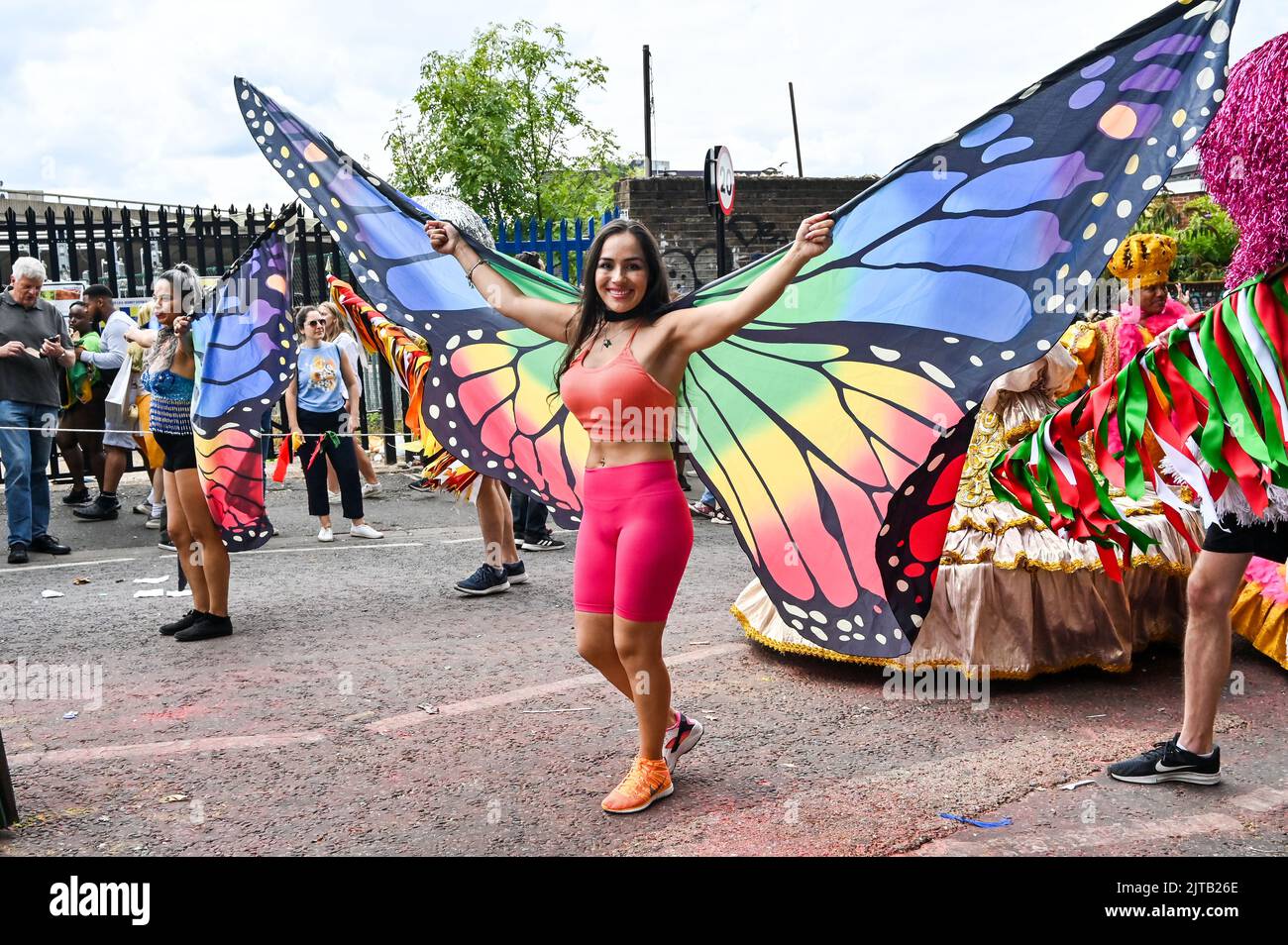 London, UK, 29/08/2022, London School of Samba,Steelband,Metronomes Steel Orchestra,Pan Nation,#NHCL,Mas Bands,Masqueraders,Sound Systems,Samba , Hip-Hop,Notting Hill, Ladbroke Grove, Westbourne Grove, Westbourne Park , Kensal Road,Tanzen, Musik , Maskerade,karibische Küche,Golborne Road,See Li,Bildhauptstadt,Ebony Mas,tiktok,Fastgas,#nottinghillcarneval,Rudolph Walker Stockfoto