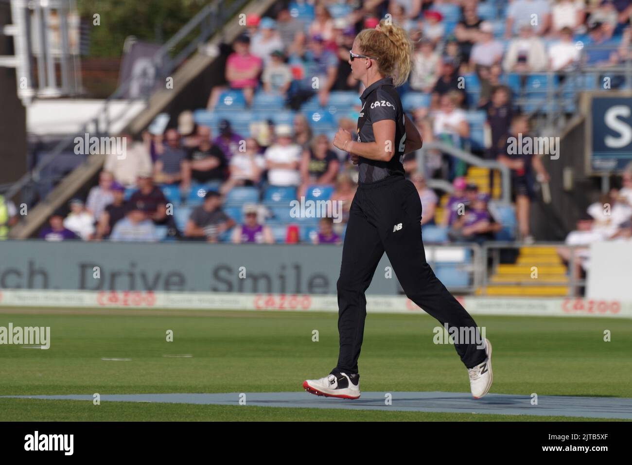 Leeds, England, 21. August 2022. Laura Jackson spielt für Manchester Originals Women gegen Northern Superchargers Women in the Hundred in Headingley. Quelle: Colin Edwards Stockfoto